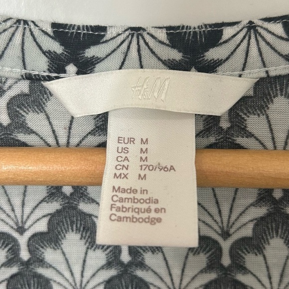 H&M | Classy Tunic - Picture 3 of 4